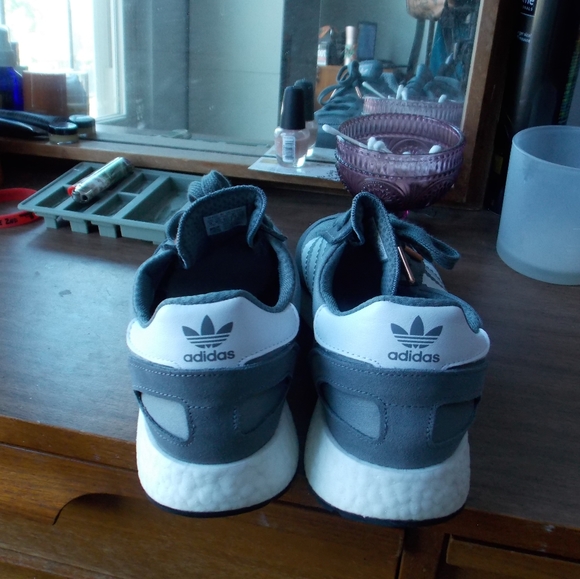 Brand new Adidas Iniki Trainers size 9 mens - Picture 3 of 5